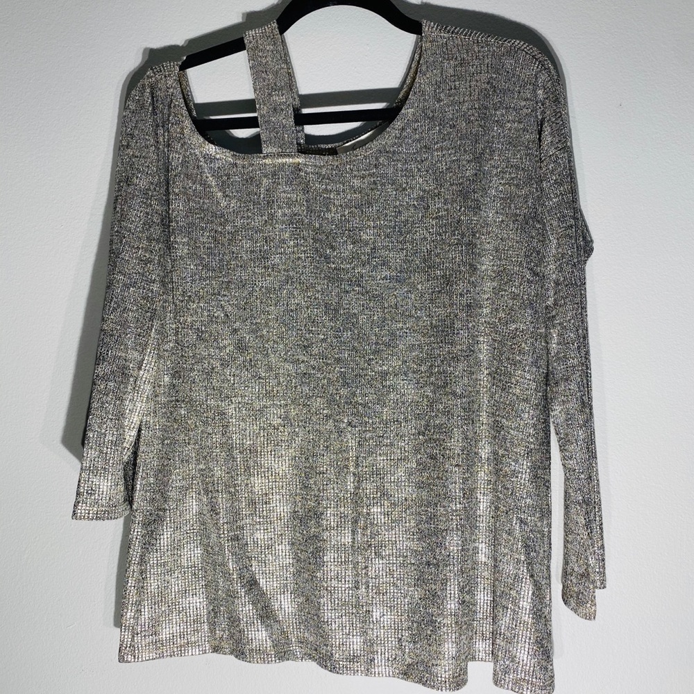 VINCE CAMUTO**Silver Sexy Shoulder Top**Med